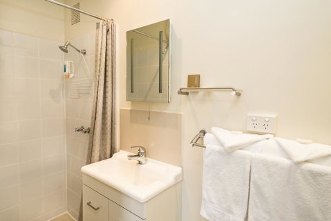 Edgewater Hotel - Accommodation Search 16