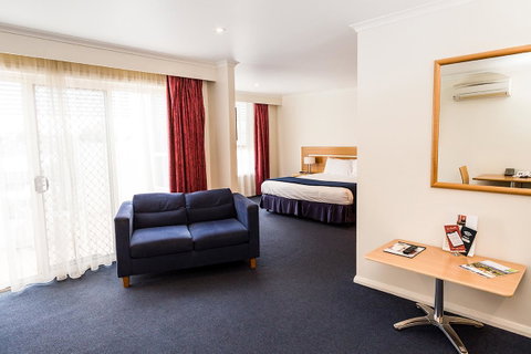 Edgewater Hotel - Accommodation Search 26