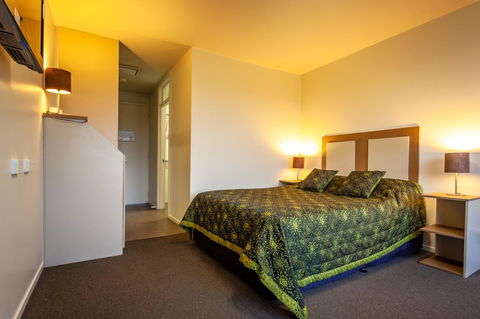 Mornington Inn - Accommodation Search 2