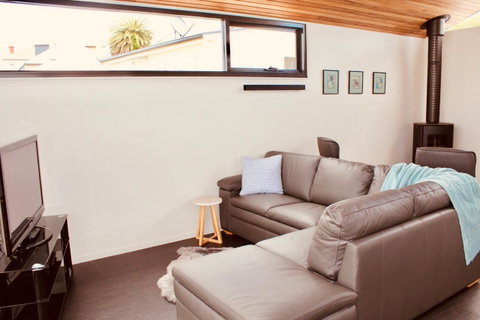 Omaroo House - Panoramic Water Views - Accommodation Search 10
