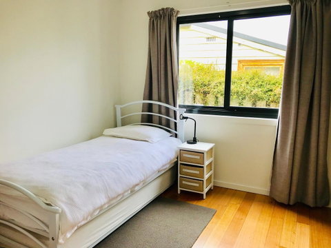 Omaroo House - Panoramic Water Views - Accommodation Search 28