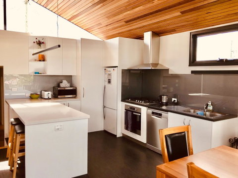 Omaroo House - Panoramic Water Views - Accommodation Search 17