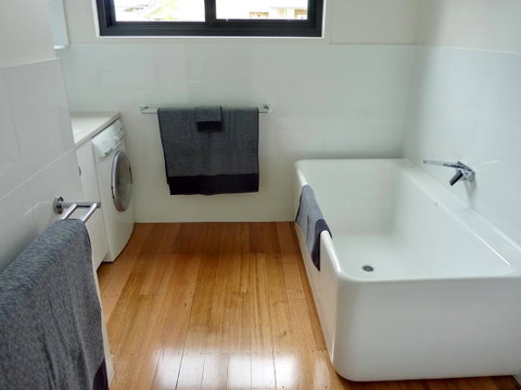 Omaroo House - Panoramic Water Views - Accommodation Search 29