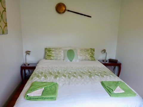 Omaroo House - Panoramic Water Views - Accommodation Search 26