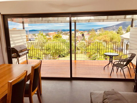 Omaroo House - Panoramic Water Views - Accommodation Search 7