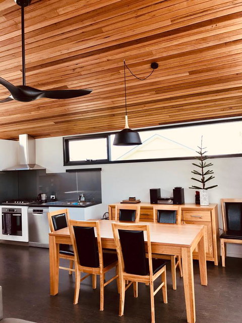 Omaroo House - Panoramic Water Views - Accommodation Search 19
