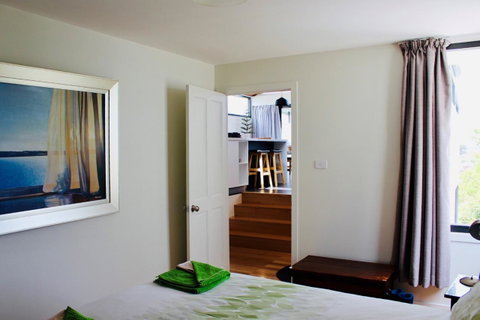 Omaroo House - Panoramic Water Views - Accommodation Search 25