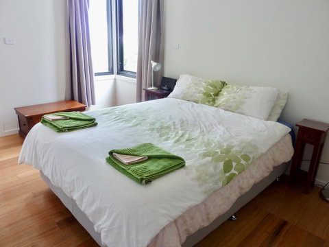 Omaroo House - Panoramic Water Views - Accommodation Search 23