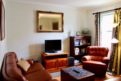 Omaroo House - Panoramic Water Views - Accommodation Search 22