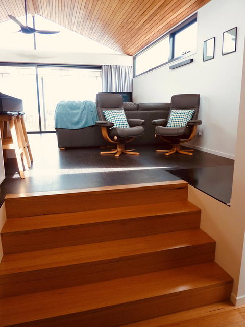 Omaroo House - Panoramic Water Views - Accommodation Search 13