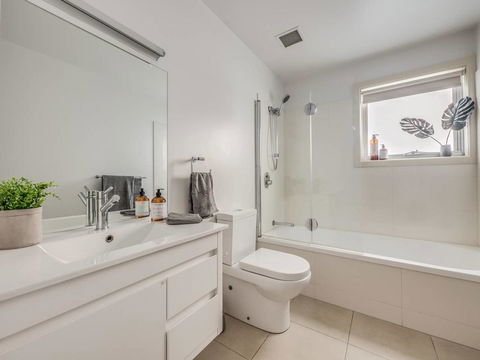 Marina View Apartment - Accommodation Search 1