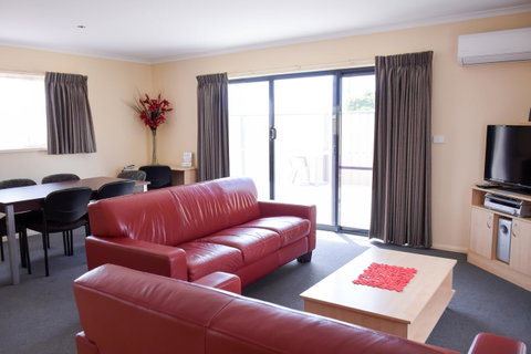 Beachway Motel - Accommodation Search 19