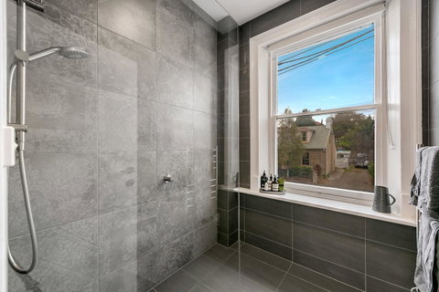 City Retreat Hobart - Accommodation Search 9