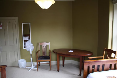 The Tasmanian Inn - Accommodation Search 28