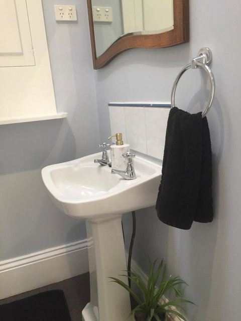 Elizaâ€™s Lovely Home - Accommodation Search 6