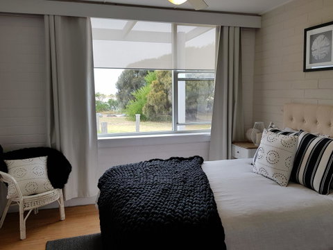 Beach Hut Scamander - Accommodation Search 0