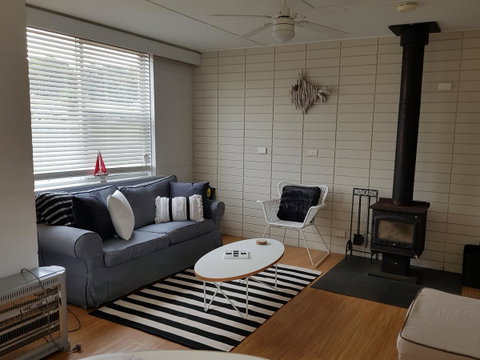Beach Hut Scamander - Accommodation Search 9