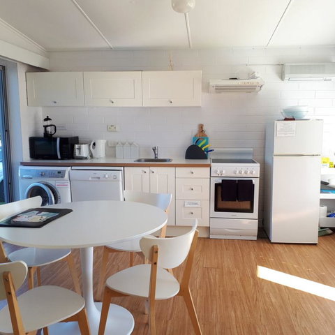 Beach Hut Scamander - Accommodation Search 3