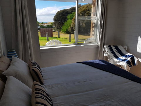 Beach Hut Scamander - Accommodation Search 5