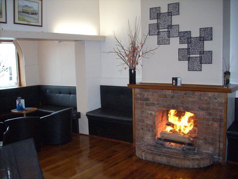 Bridge Hotel - Accommodation Search 17