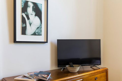 WEST NEST | Classic 3BR Hobart Terrace BEST Location, View, Close To City - Accommodation Search 23