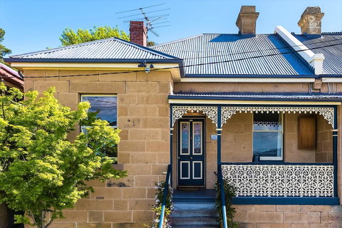 WEST NEST | Classic 3BR Hobart Terrace BEST Location, View, Close To City - Accommodation Search 0