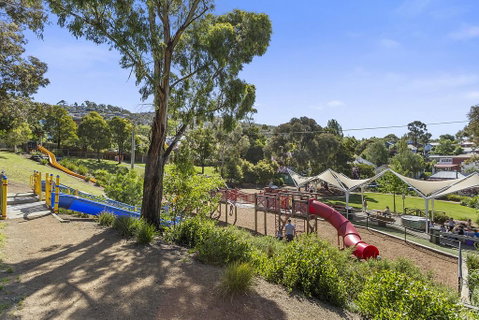 WEST NEST | Classic 3BR Hobart Terrace BEST Location, View, Close To City - Accommodation Search 29