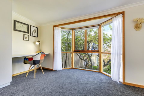 WEST NEST | Classic 3BR Hobart Terrace BEST Location, View, Close To City - Accommodation Search 14