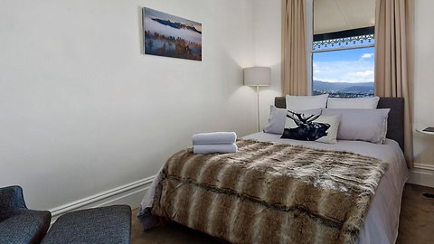 WEST NEST | Classic 3BR Hobart Terrace BEST Location, View, Close To City - Accommodation Search 9