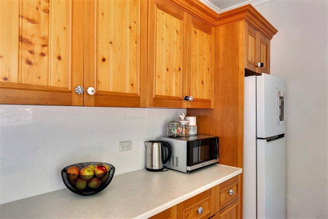 WEST NEST | Classic 3BR Hobart Terrace BEST Location, View, Close To City - Accommodation Search 6