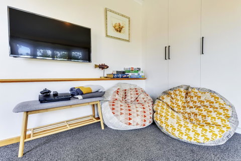 WEST NEST | Classic 3BR Hobart Terrace BEST Location, View, Close To City - Accommodation Search 15