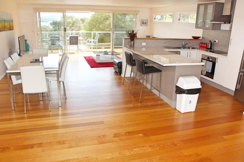 Seaview Apartment - Accommodation Search 4