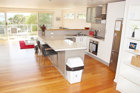 Seaview Apartment - Accommodation Search 9