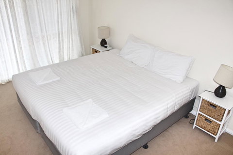 Seaview Apartment - Accommodation Search 3