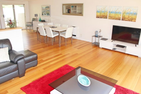 Seaview Apartment - Accommodation Search 7
