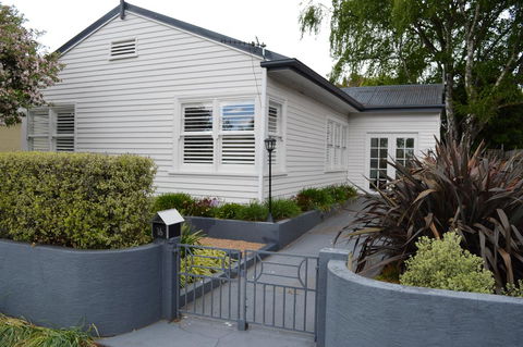 Lyttleton Cottage - Accommodation Search 16