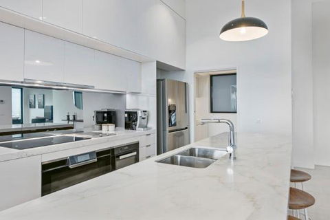 Experience Platinum Hotel Apartments - Accommodation Search 10