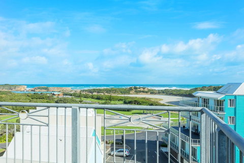 Deep Blue Hotel & Hot Springs - Accommodation Search 25