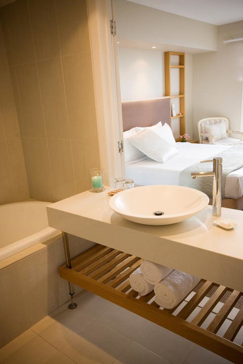Deep Blue Hotel & Hot Springs - Accommodation Search 38