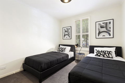 Melbourne Luxury Paradise - Accommodation Search 8