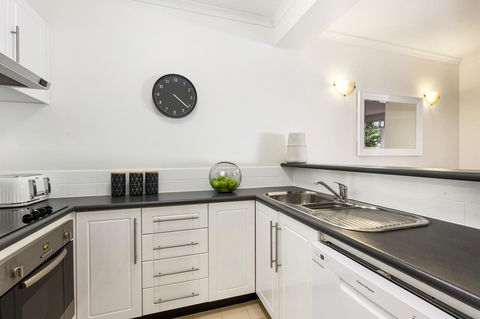 Melbourne Luxury Paradise - Accommodation Search 5