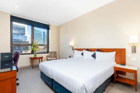 Batman\'s Hill On Collins - Accommodation Search 11