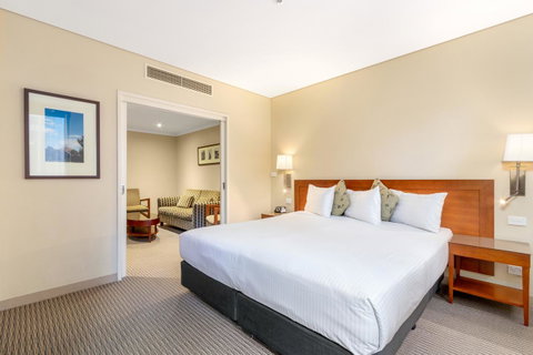 Batman\'s Hill On Collins - Accommodation Search 17