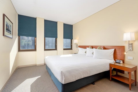 Batman\'s Hill On Collins - Accommodation Search 19
