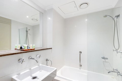 Batman\'s Hill On Collins - Accommodation Search 10