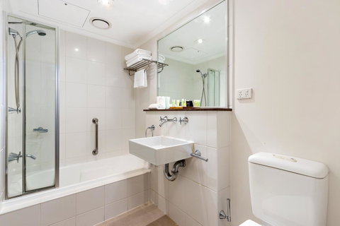 Batman\'s Hill On Collins - Accommodation Search 12