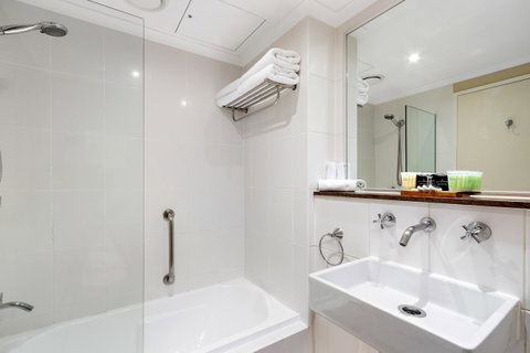 Batman\'s Hill On Collins - Accommodation Search 13