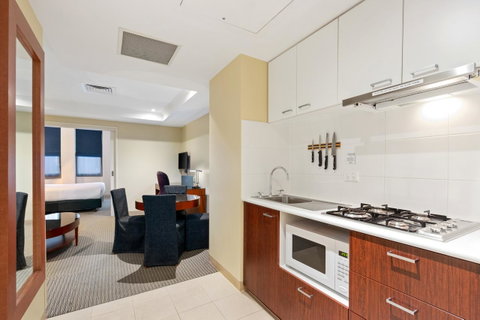 Batman\'s Hill On Collins - Accommodation Search 15