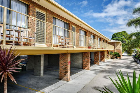 Allambi Holiday Apartments - Accommodation Search 18