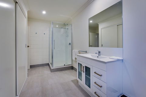 Allambi Holiday Apartments - Accommodation Search 37
